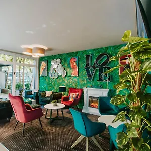 Arena Deluxe & Segedín